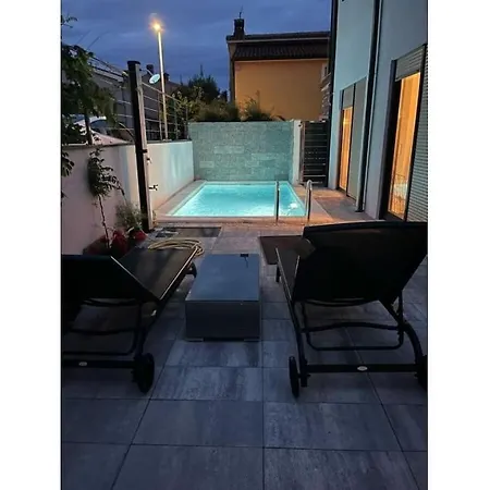 In With Swimming Pool Dom wakacyjny Medulin