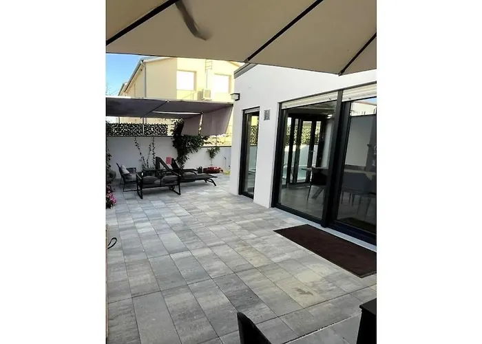 In With Swimming Pool 펜션